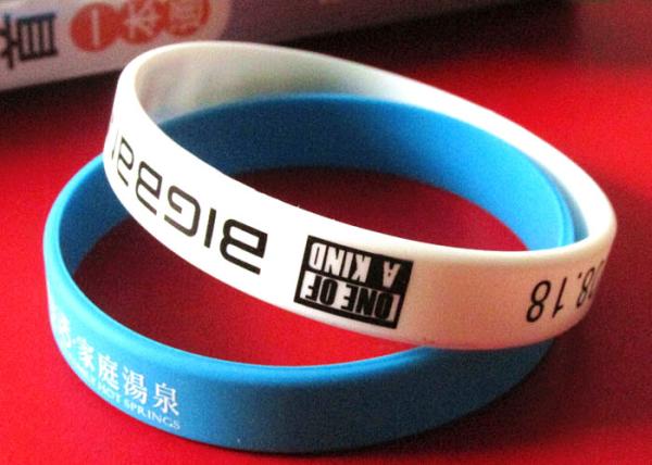 High Safety Cool Silicone Wristbands Advertising Giveaways Delivery On Time