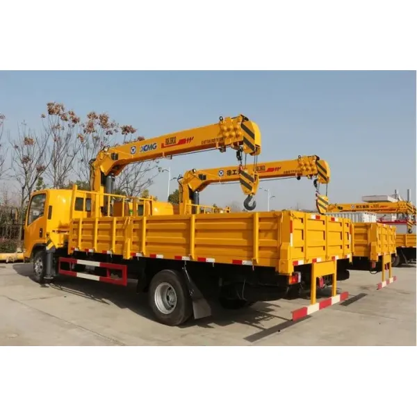Isuzu 4X2 3.2tons Truck Mounted Hydraulic Crane , Truck Mounted Telescopic Boom Crane