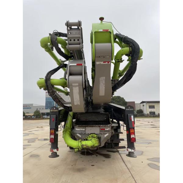 Camión bomba de hormigón Zoomlion 63m usado de 2021 con camión Mercedes Benz