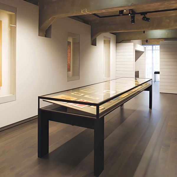 High Strength Glass Cover Table Display Cabinet Custom Museum Showcase for Exhibitions