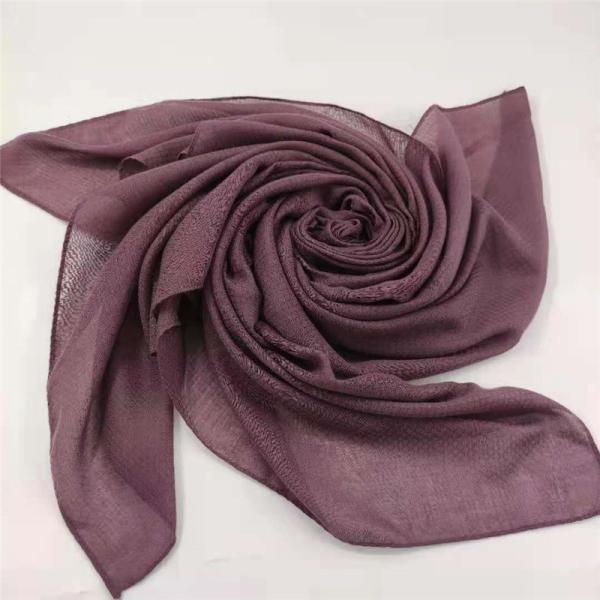2021 Factory Directly Supply Latest Beautiful Design Voile Fabric  Jacquard Scarf Dyed Plain Muslim Women Malaysia