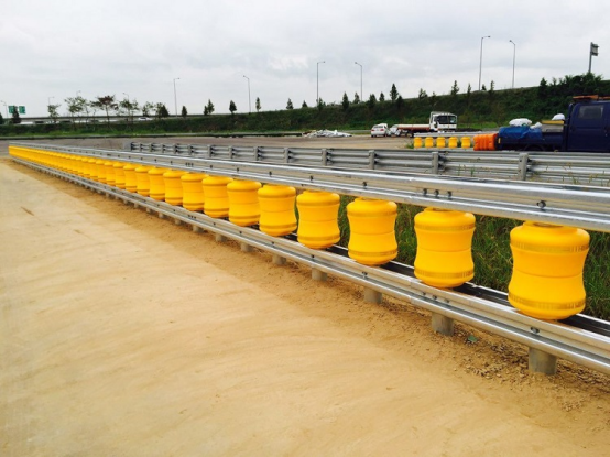 Roadway Traffic Rolling Type Safety EVA Roller Barrier ISO Standard
