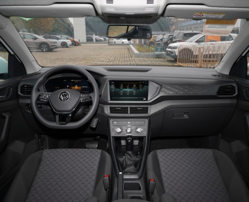 Автомобиль версии 1.5L 113HP L4 T-креста 2023 1.5L ручной Fengshang VW с турбонаддувом