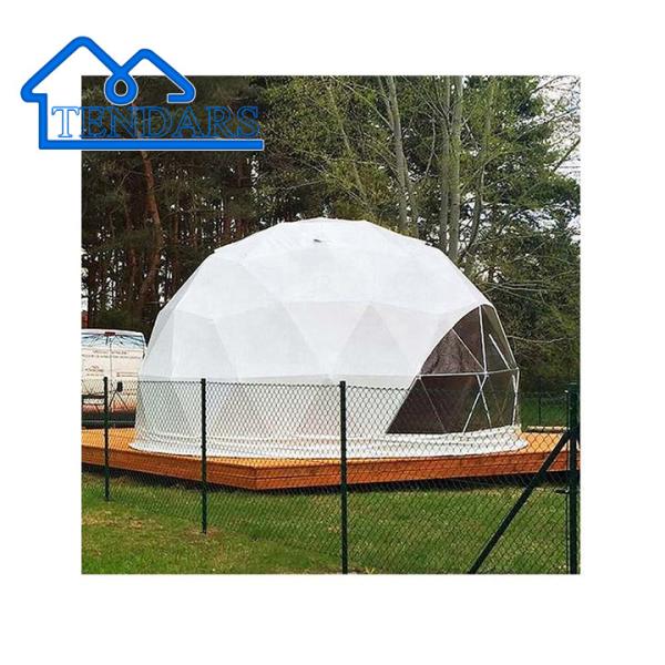 Tenda geodésica de cúpula grande e transparente com estrutura de aço