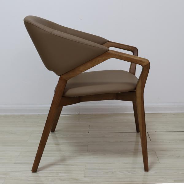 2023 Modern Design Solid Wood PU Leather Dining Room Arm Chair for Cafes Add Charm to Your Restaurant