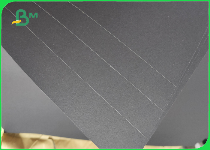 black colored paper 2 бортовая штейновая черная бумага бумаги 300gsm прочная черная Kraft в крене