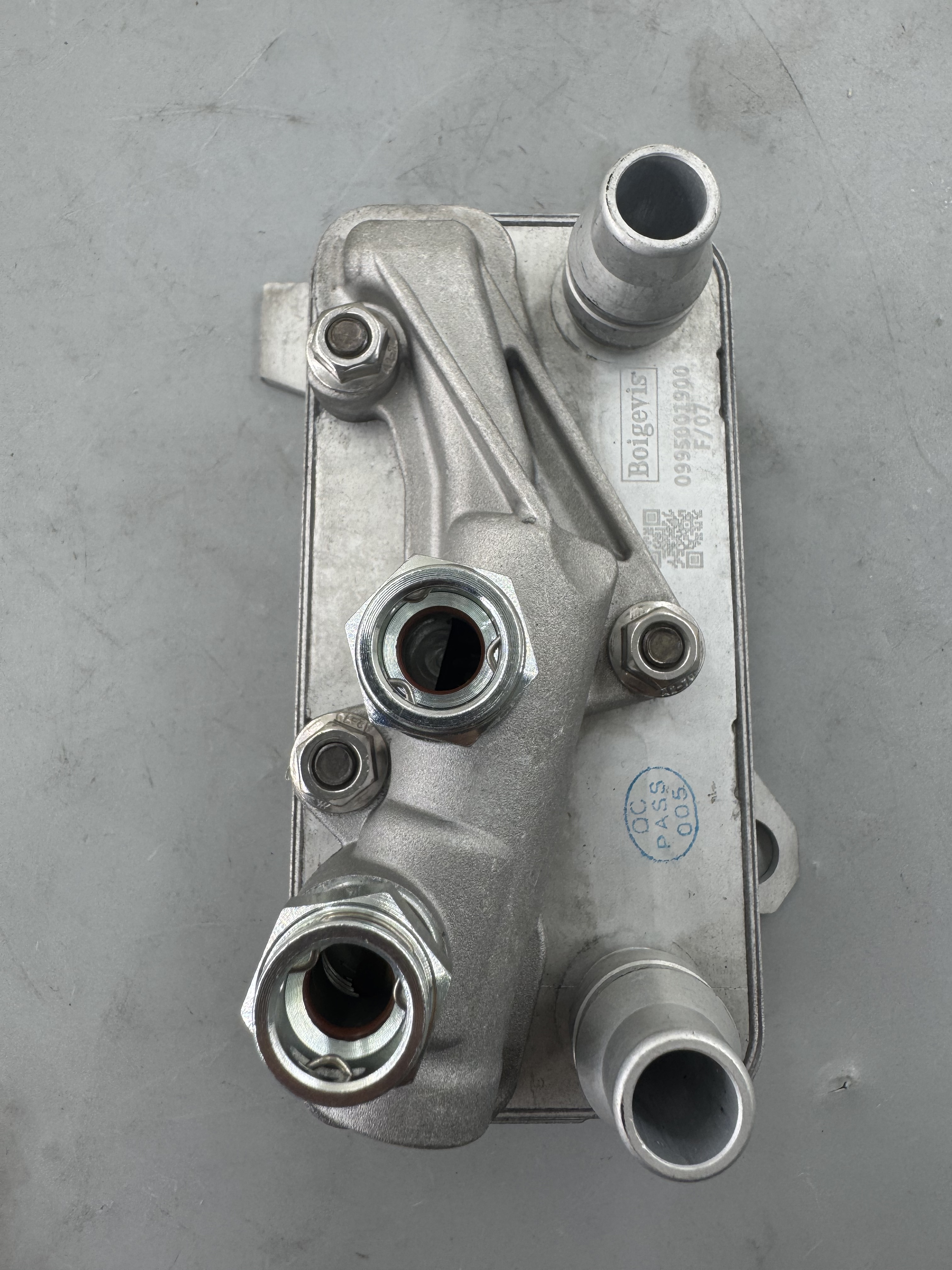 Original quality gearbox radiator 0995001900 for Mercedes Benz