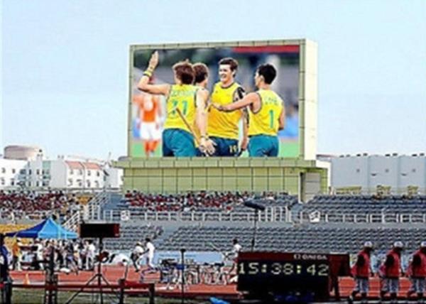 Propaganda P8 exterior que pendura a economia de energia conduzida do quadro de avisos da tela de exposição