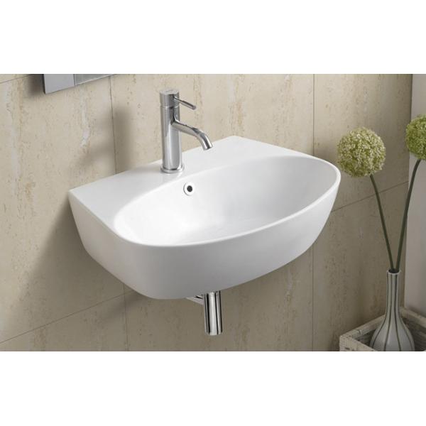 Стена искусства кухонного шкафа повиснула таз над установкой счетчика для ванной комнаты или публики