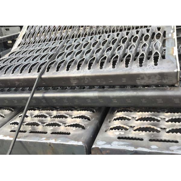 лист плиты контролера ширины 850mm Serrated стальная проступь лестницы скрежетать