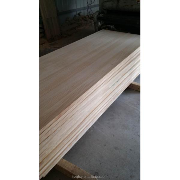 Tablero de madera de pino sólido personalizable con un contenido de humedad del 8 al 12% y una textura natural