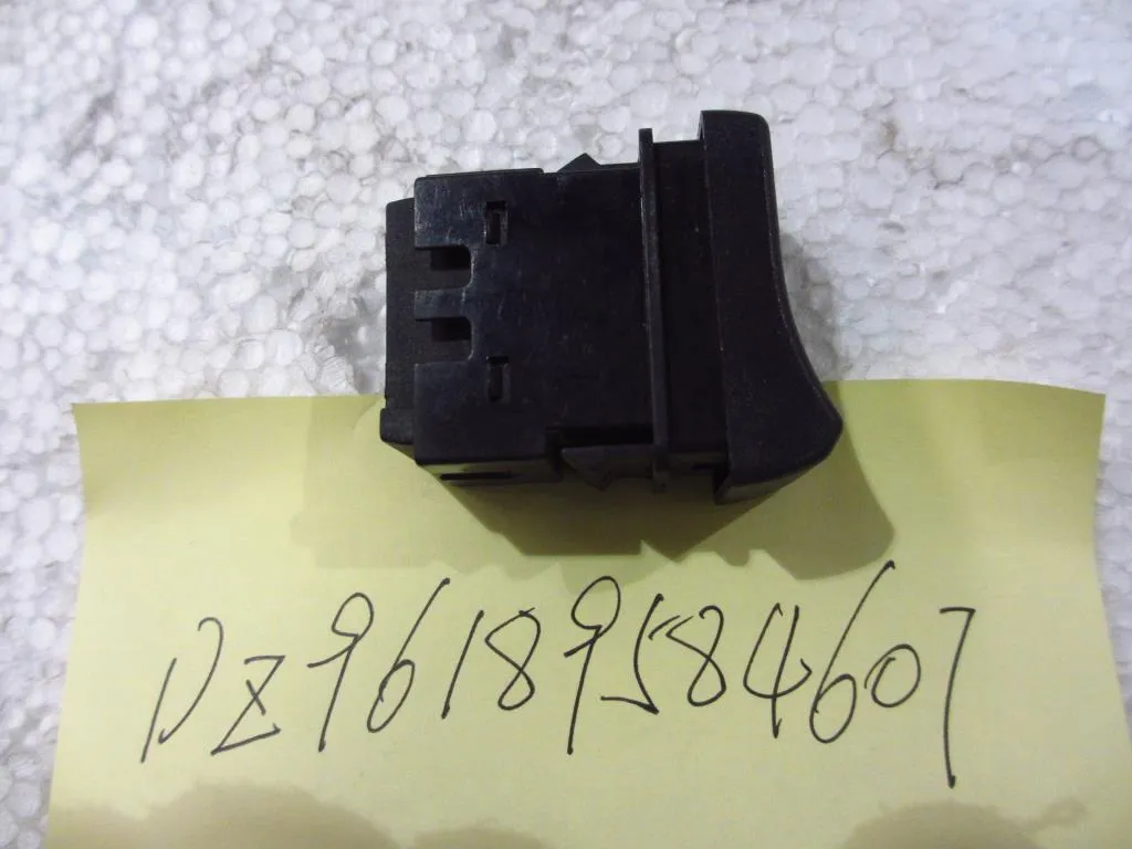 Shacman Dz96189584607 Inter-Wheel Locking Switch Spare Parts