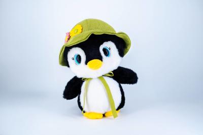 Jouets de poupée en peluche de pingouin de couleur personnalisée écologique avec chapeaux interchangeables