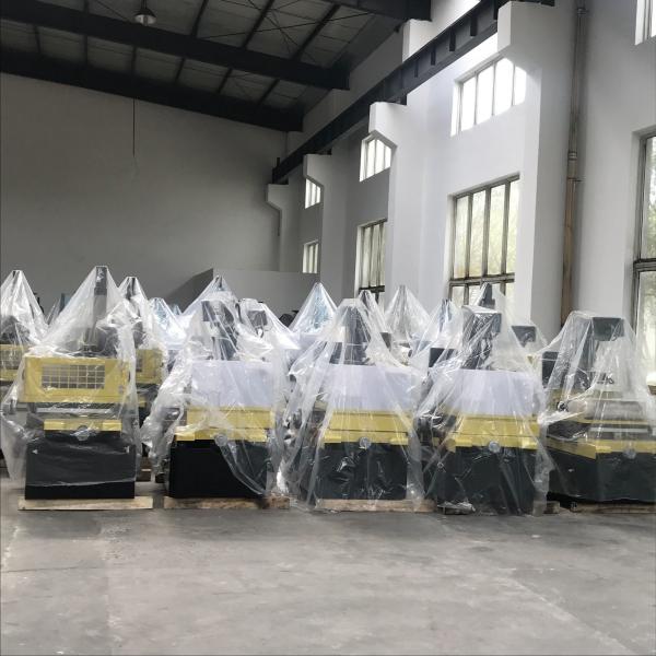 Automatic Vmc650 CNC Vertical Milling Machine with Fanuc Control System