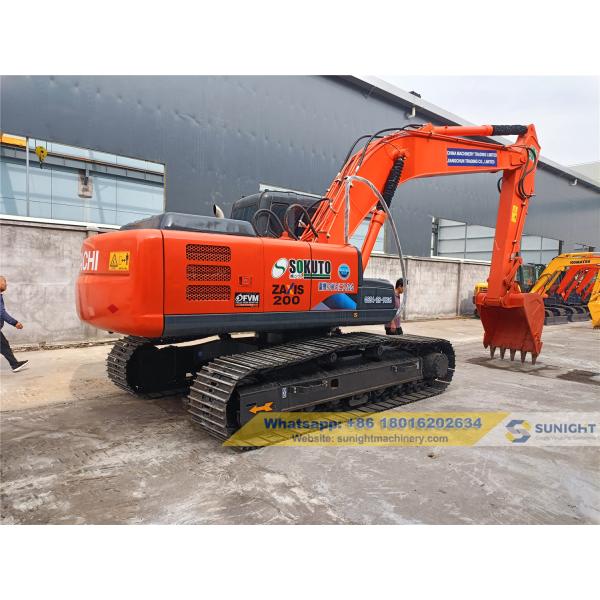 Тяжелые машины используют экскаватор Hitachi с рабочим временем 1000-2300 часов
