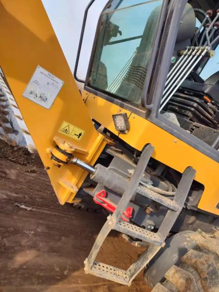XCMG 1803 Used Road Graders Diesel Engine Shanghai SC7H190 1G3