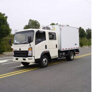 HOWO Double Cabin Refrigerator Refrigerated Van Box Transport Food Cooling Cargo Truck With Tailgate