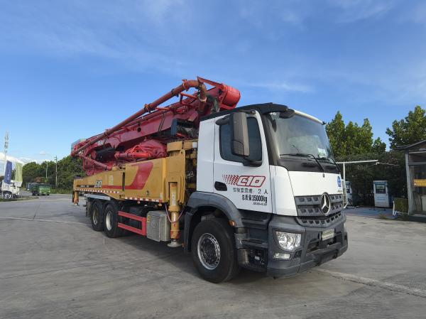 Camión bomba de hormigón Sany 52M de 2020 sobre chasis Mercedes-Benz