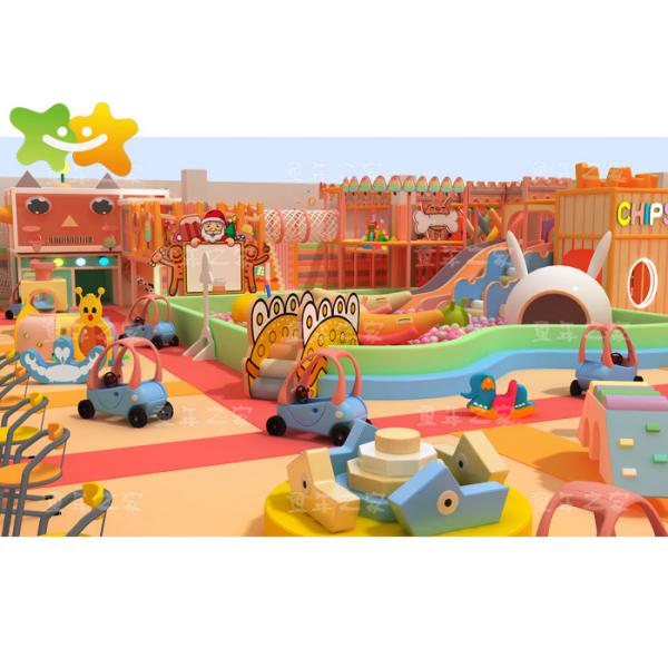 O tema dos doces caçoa as organizações internas da educação do equipamento do campo de jogos aplicadas