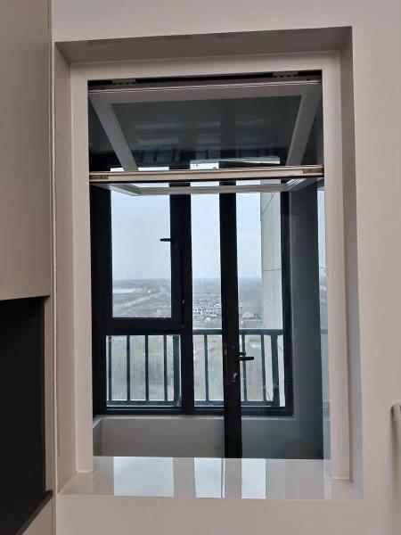 HUD-Projecting Folding Windows - AR Navigation Overlay, 4K Resolution