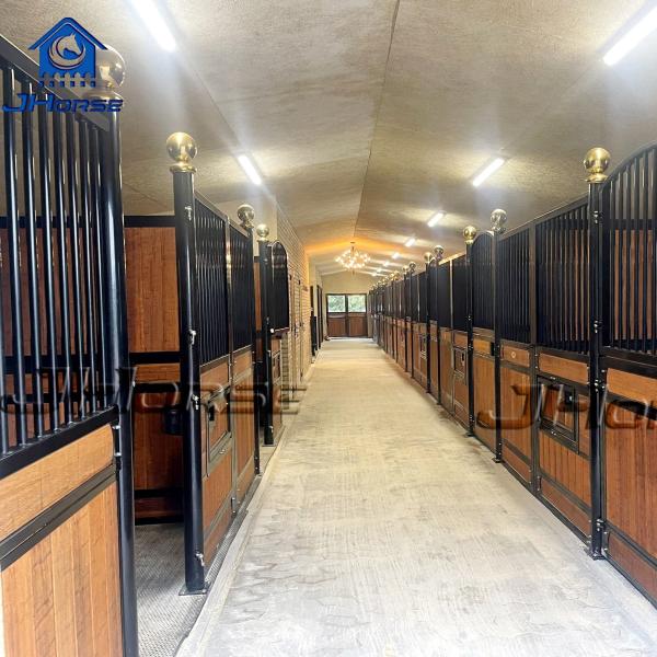 Panneau frontal d'écurie de style européen pour chevaux avec mangeoire, résistant à l'humidité, équipement équin