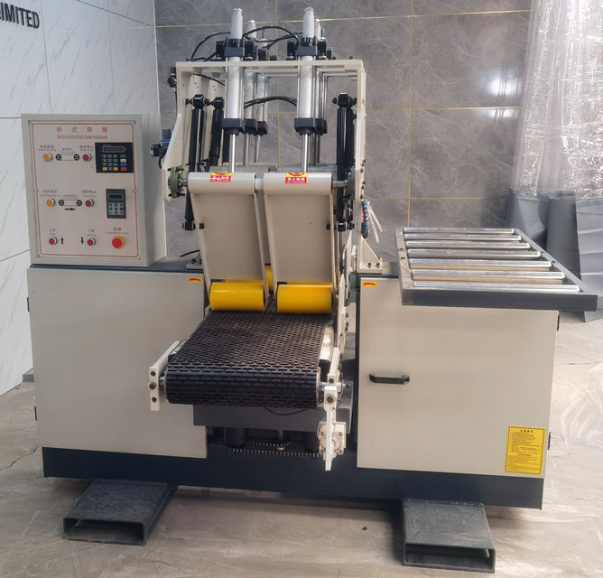 Диапазон Woodworking горизонтальный Resaw машина с возвращенной конвейерной лентой