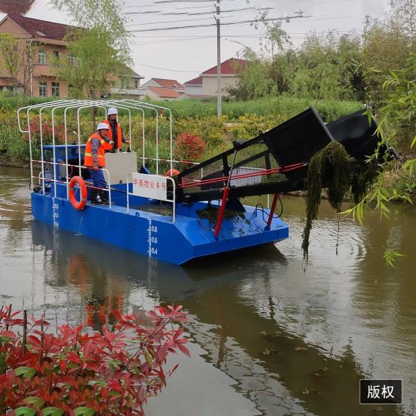 Automatic Aquatic Weed Removal Machine with 12t Load Capacity 75kw Power