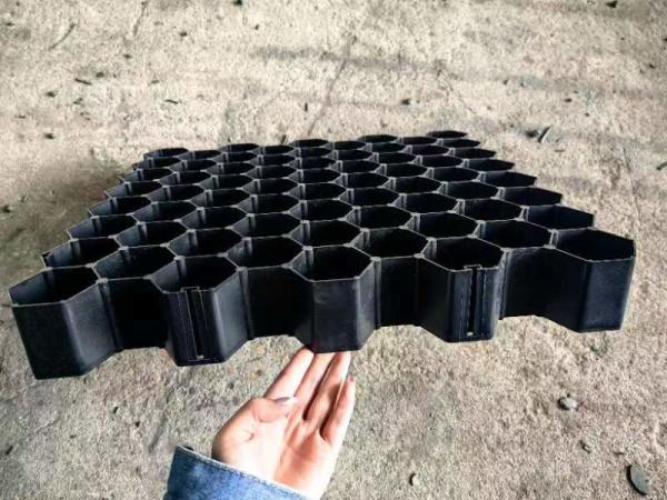 500*500*70 HDPE Plastic Grass Grid Pavers for Eco-friendly and Low-maintenance Gardens