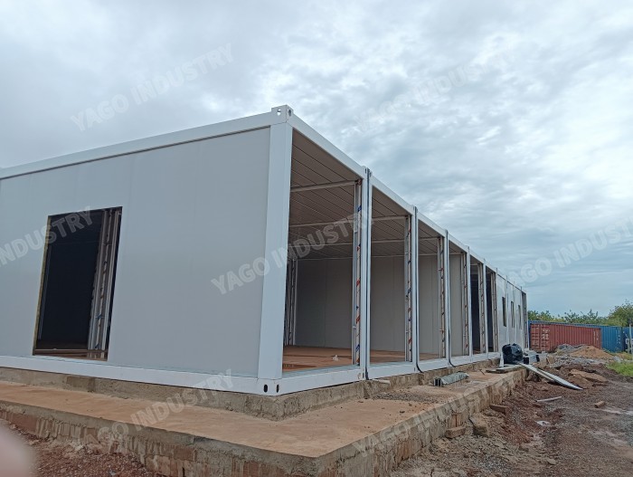 Pre-finished Modular Office Building Flat Pack Container Unit with Heavy-duty Hot-dip Galvanized Q235 Light-steel Framework and Fire-compliant Thermal-insulated Sandwich Panels