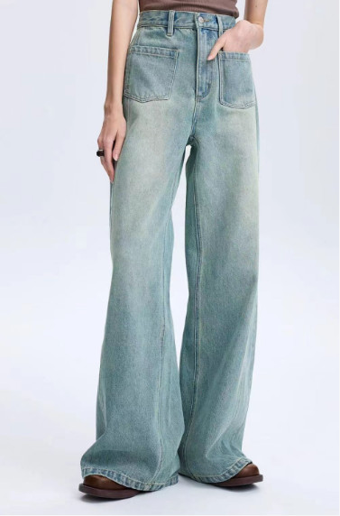 Loose-fit wide-leg design with mid-high waist