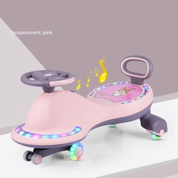 Дети ездят на скутерах, автомобилях, велосипедах, игрушках с музыкальными огнями и безшумными колесами из ПУ.