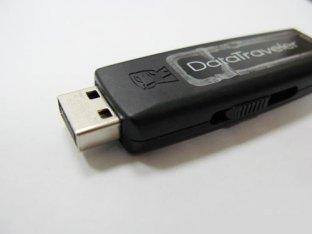 O flash marcado de USB conduz DT100