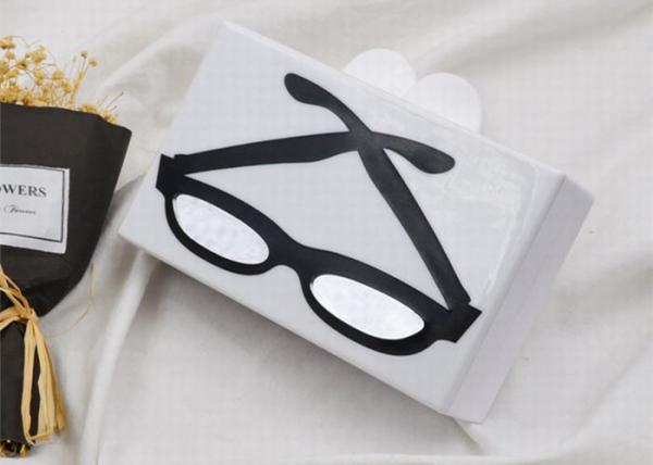 White Shining Acrylic Clutch Bag With Metal Chain And Glasses Pattern