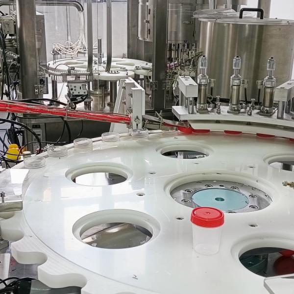 Produits hautement qualifiés avec détection après chaque processus d'assemblage dans la machine de vissage et d'emballage des gobelets de collecte d'urine