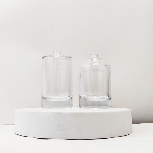 Productos de vidrio Botella de perfume vacía de 50 ml con diseño transparente y material del collar