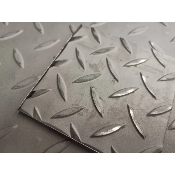 SUS304 SUS316L Hot Rolled Polished Stainless Steel Checkered Plate with Customizable Patterns