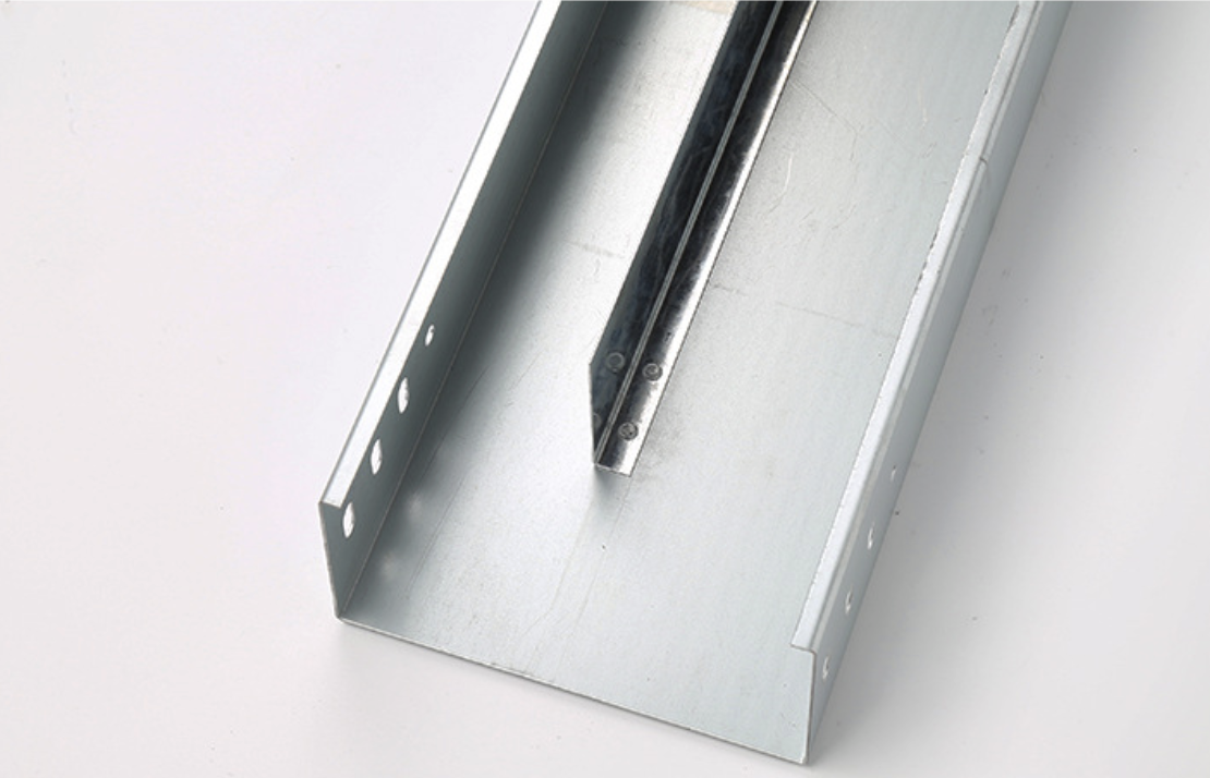 High Quality Industrial Construction Galvanized Steel Compartment Trunking Tray Ventilated/Perforated Internal Cable Laying
