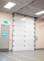 Porta seccional isolada de ferro galvanizado altura 500 mm com guincho de corrente anti-quebra
