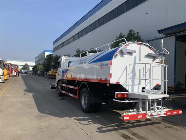 Caminhão de lavagem de rua a diesel com tecnologia de limpeza a alta pressão