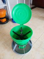Abreuvoir pour porcelets vert orange pour porcs