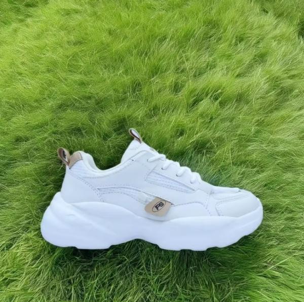 Women's Custom Sneakers for Outdoor Daily Wear Light Weight Anti-Slippery Cushioning Insole for Spring and Autumn Season