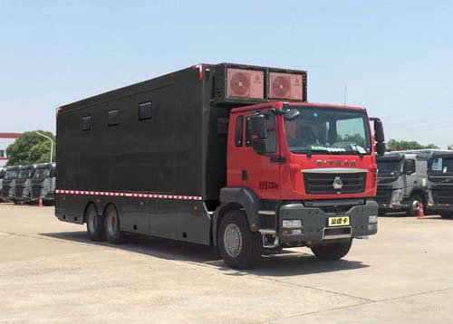 SITRAK Outdoor Mobile Camping Truck With Living Room lodging van