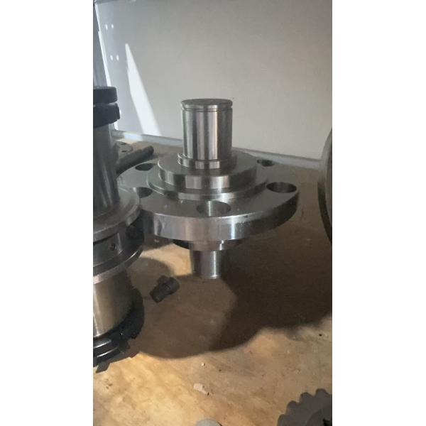 P8820DL Pièces détachées de pavé d'asphalte convoyeur spirale Arbre intermédiaire séparateur rotatif Arbre intermédiaire VOE12766358