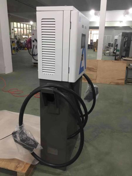 Estação de carregamento do carro elétrico da C.C. de Wallbox de 3 fases com os conectores de CCS e de Chademo