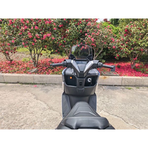 High-speed electric motorcycle, urban electric motorcycle, with a top speed of 80 km/h. Electric motorcycle.