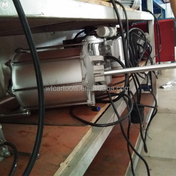 Мощный 1,1 кВт двигатель автомобильного шинного переменника 220В наклоняется назад с помощью рук