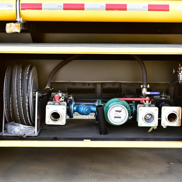 Fuel Tanker Truck Diesel Petrol Gasoline Transport Oil Tank Truck Manual Transmission Type