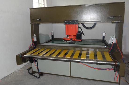 Football Volleyball Rubber Die Cutting Machine , Hydraulic Leather Cutting Machine 