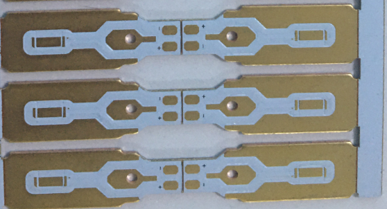 2 слоя алюминия вырезают сердцевина из доски PCB света СИД 0.6mm твердой для освещения приведенного