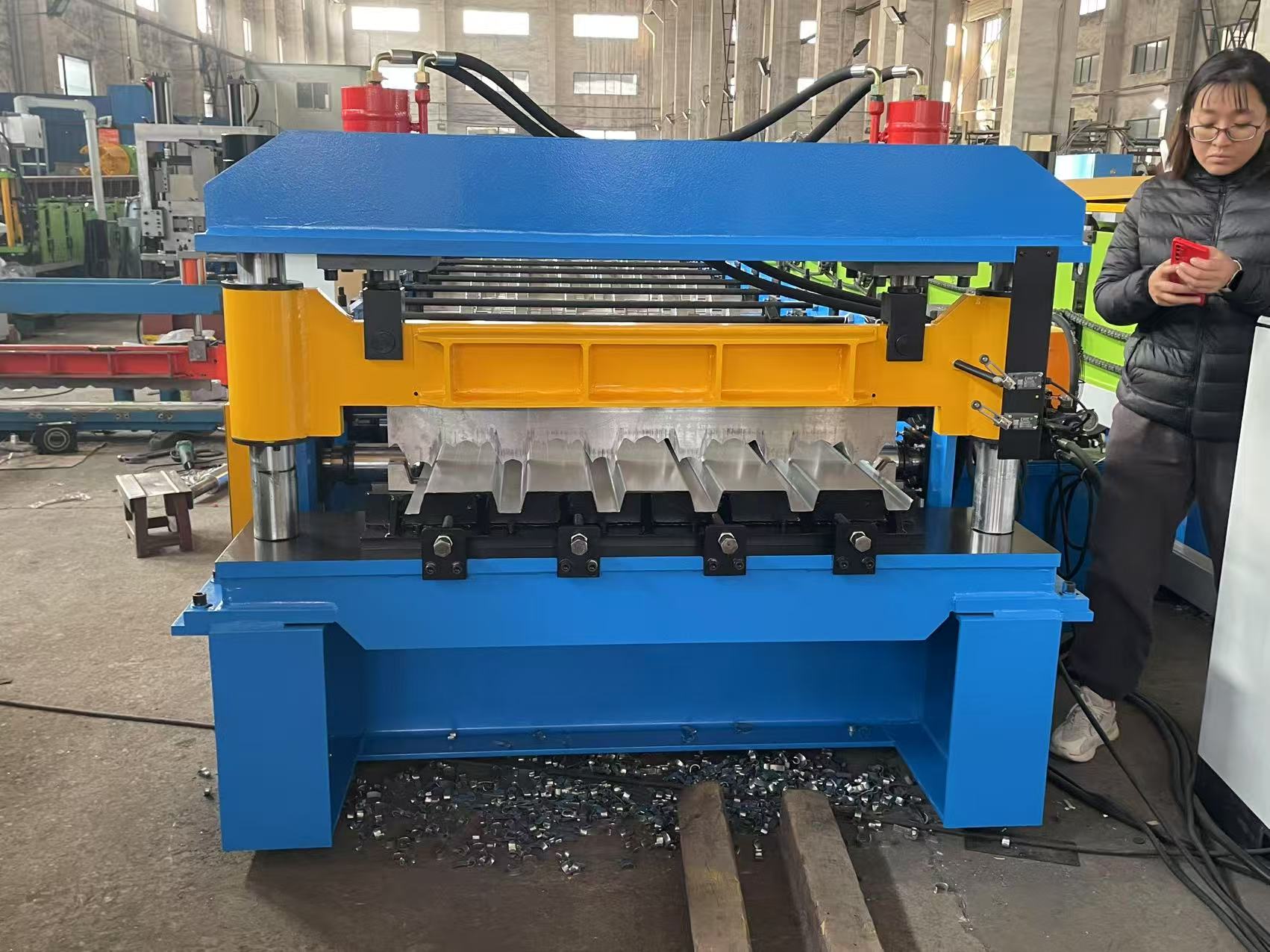 Galvanized Steel 12m/Min Metal Roof Deck Roll Forming Machine 0.3-0.8mm